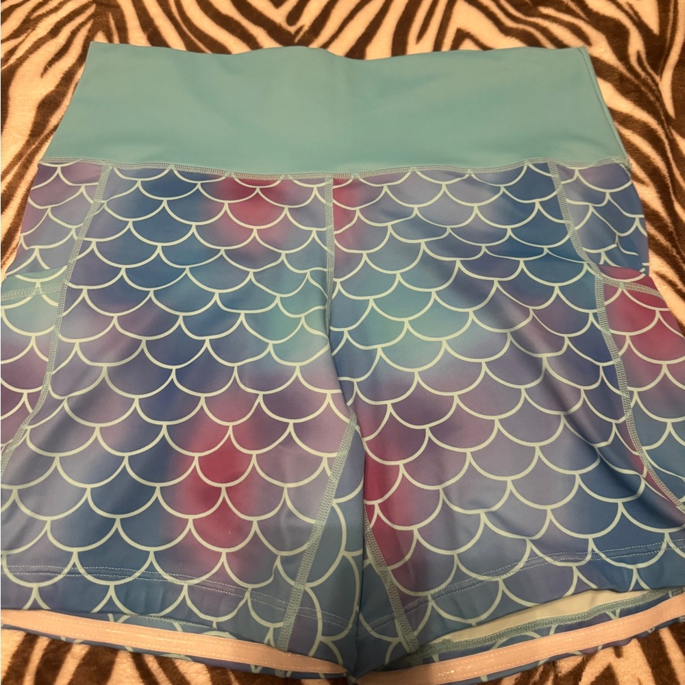 Mermaid Scale Pattern Workout Shorts CVG • LIKE NEW CONDITION